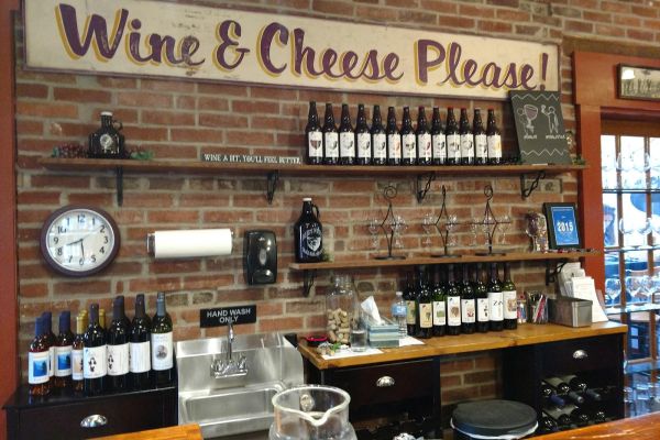 Reid’s Winery Tasting Room and Cider House