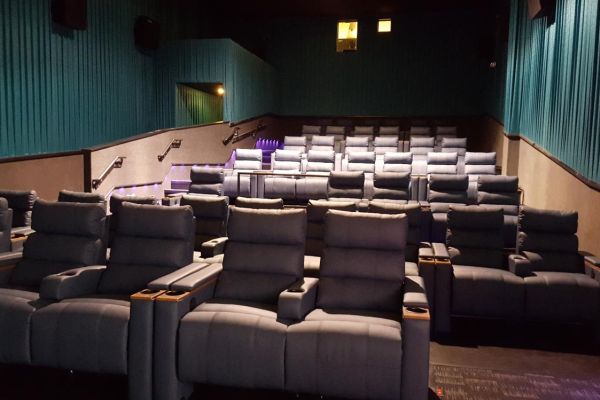 R/C Carlisle Commons Movies 8